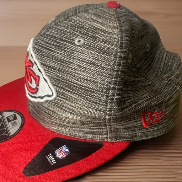Kansas City Chiefs New Era 9fifty NFL Snap Back Hat Red/Grey - Picture 2 of 6